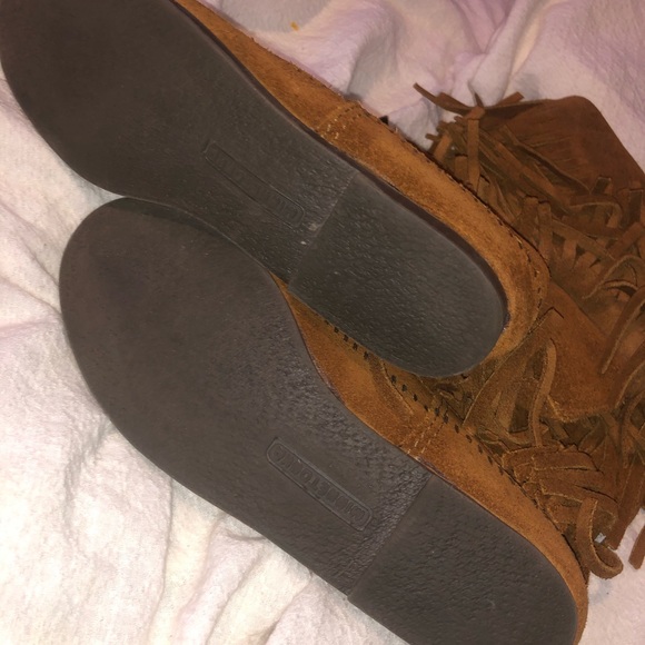 Minnetonka 3-layer fringe boot! - Picture 2 of 7